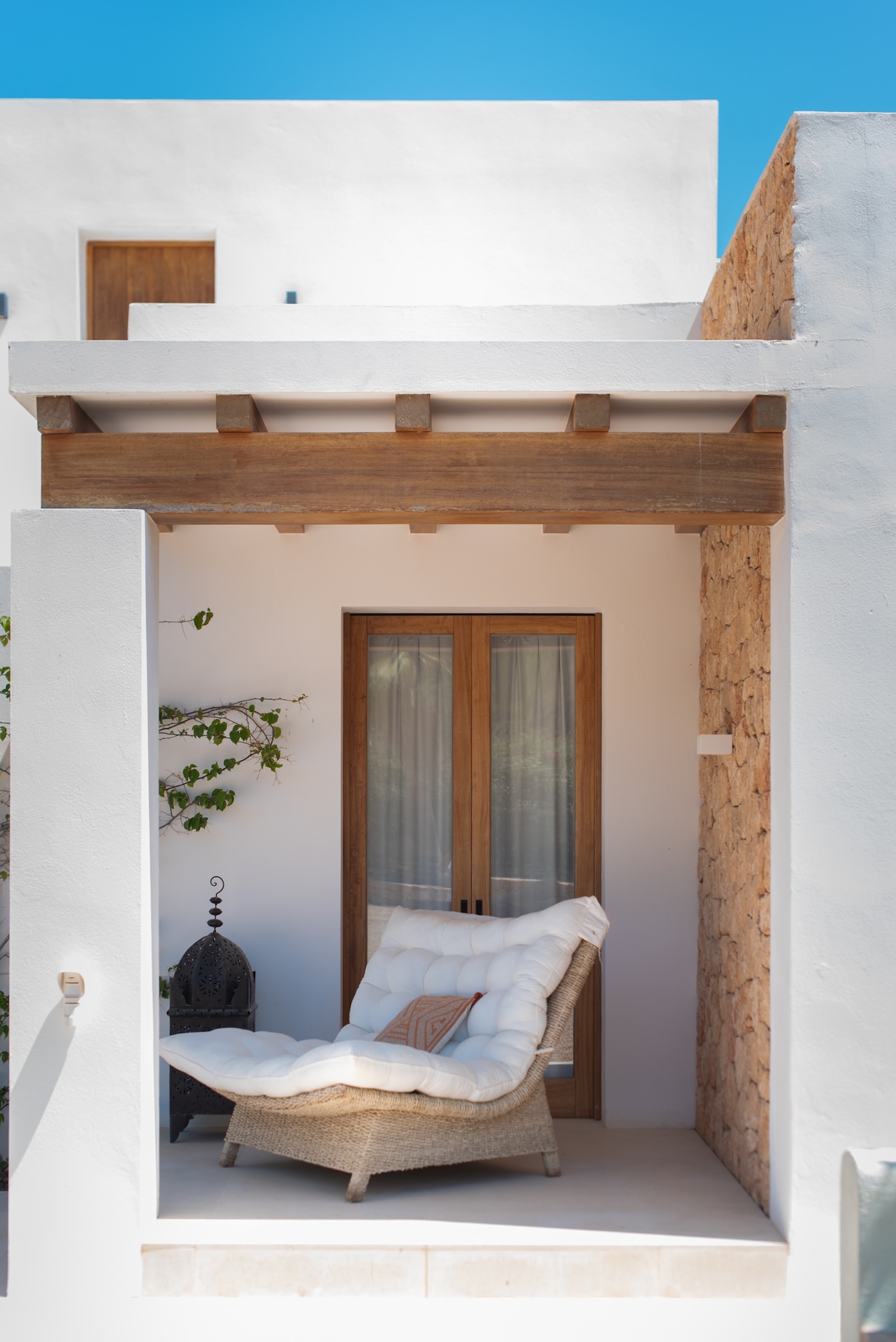 Resa Estates finca Can Floral Ibiza sale koop detail loung ext.jpg